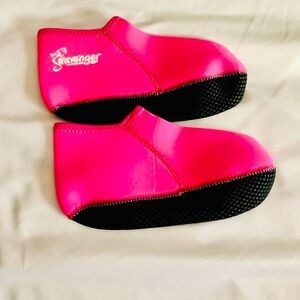 Seavenger Neoprene water shoes 
Womens size medium